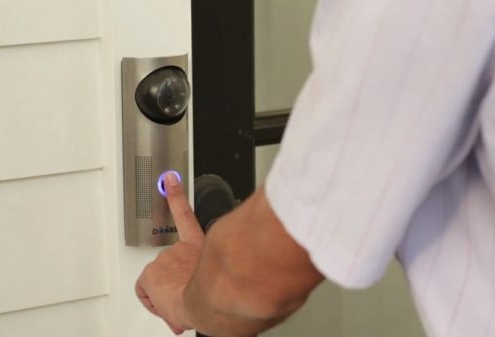O casă mai interactivă și mai primitoare: Expertiza noastră în instalarea soneriei 1 zvonok 600x337 1